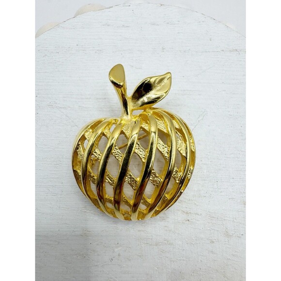 Apple Brooch Pin Gold Tone Teacher School Fall Autumn - Picture 1 of 5